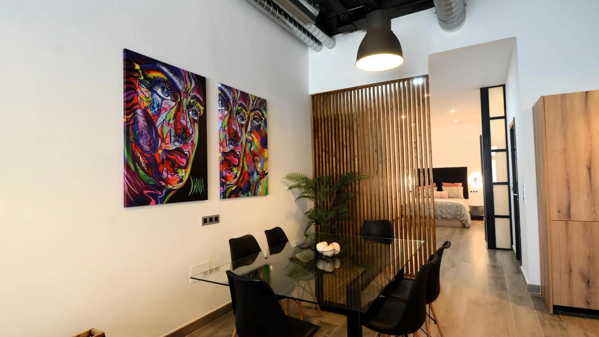 Fabrica Del Lujo En El Centro De Malaga location